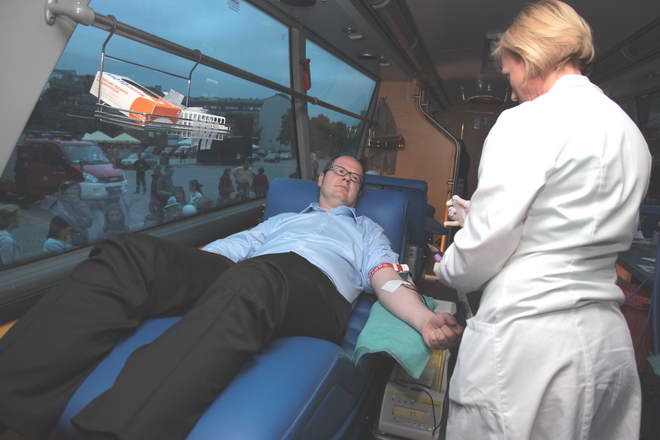 Prezydent Adamowicz oddaje krew_5