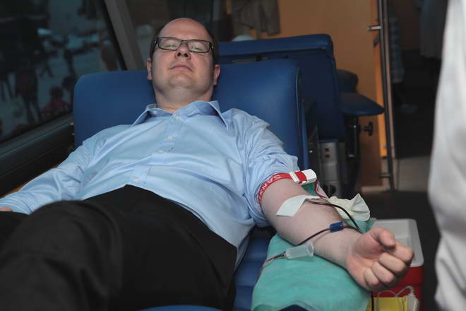 Prezydent Adamowicz oddaje krew_7