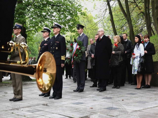 Uroczystości na cmentarzu żołnierzy radzieckich