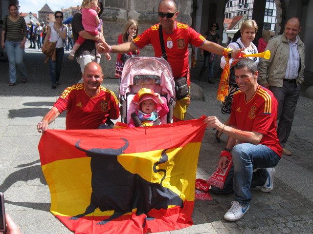 Kibice na Dlugiej_47