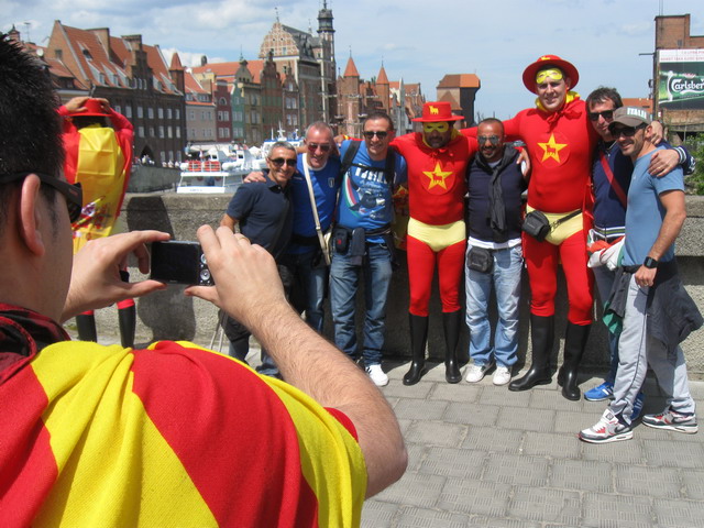 Kibice na Dlugiej_60