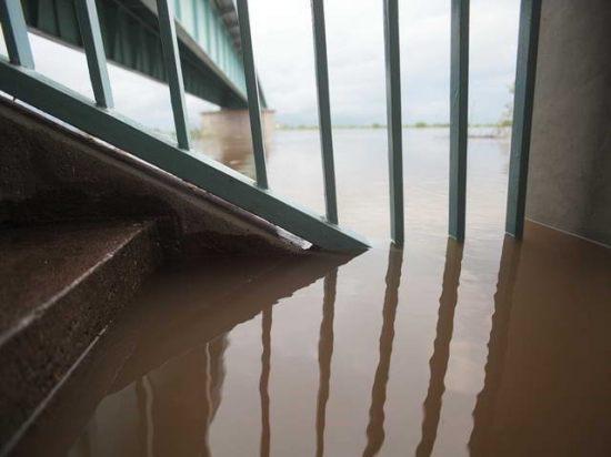 Przygotowania przed przyjściem fali - Tczew 24 maja 2010