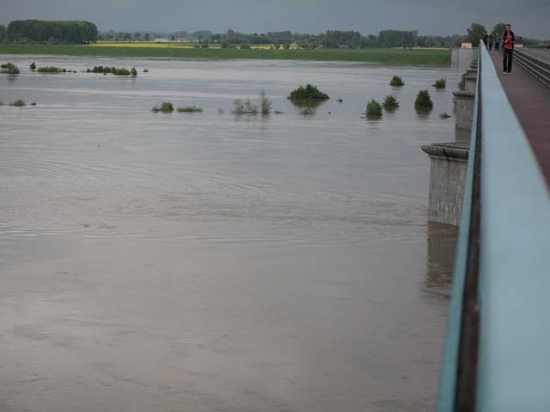Przygotowania przed przyjściem fali - Tczew 24 maja 2010