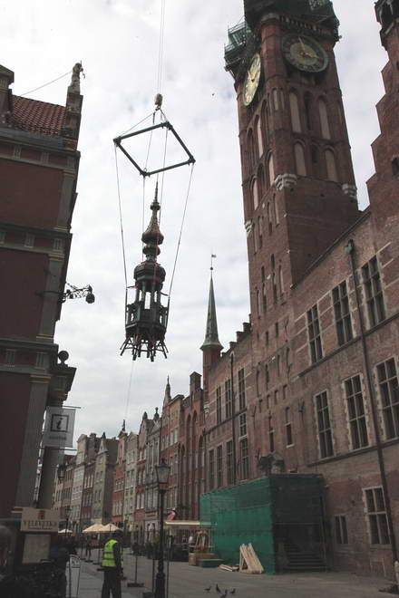 Demontaz helmu ratusza glownego_09