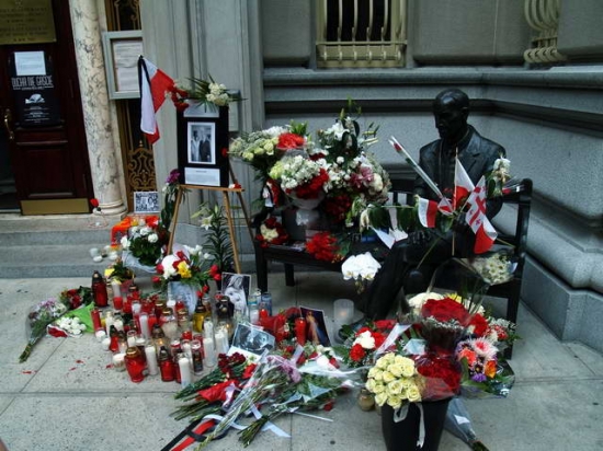 Po Konsulatem RP w Nowym Jorku