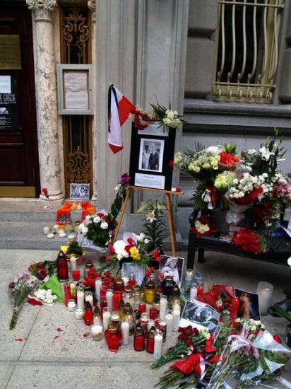 Po Konsulatem RP w Nowym Jorku