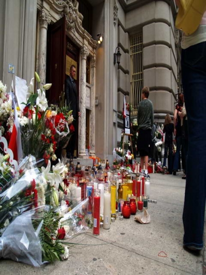 Po Konsulatem RP w Nowym Jorku