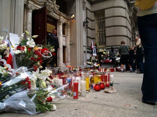 Po Konsulatem RP w Nowym Jorku