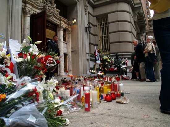 Po Konsulatem RP w Nowym Jorku