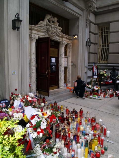 Po Konsulatem RP w Nowym Jorku