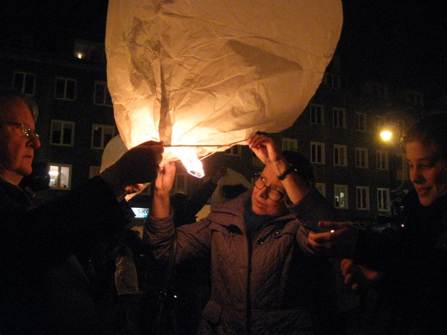 Lampiony w 2 rocznice katastrofy smolenskiej_08