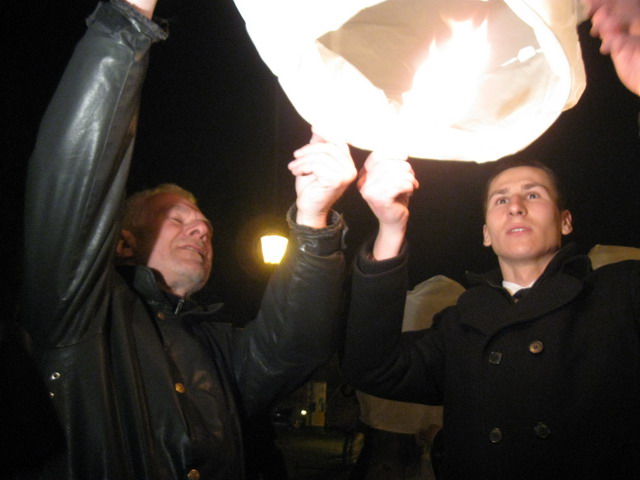 Lampiony w 2 rocznice katastrofy smolenskiej_10