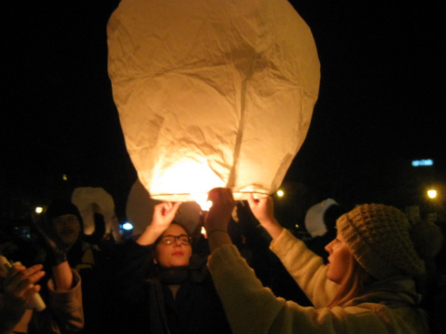 Lampiony w 2 rocznice katastrofy smolenskiej_16