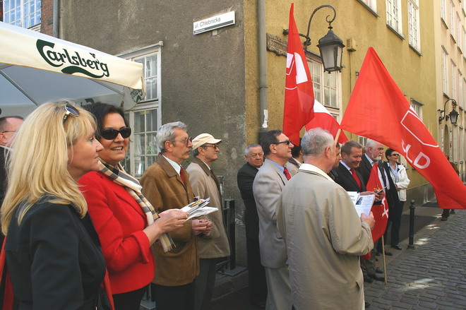 Obchody 1 maja 2012_01