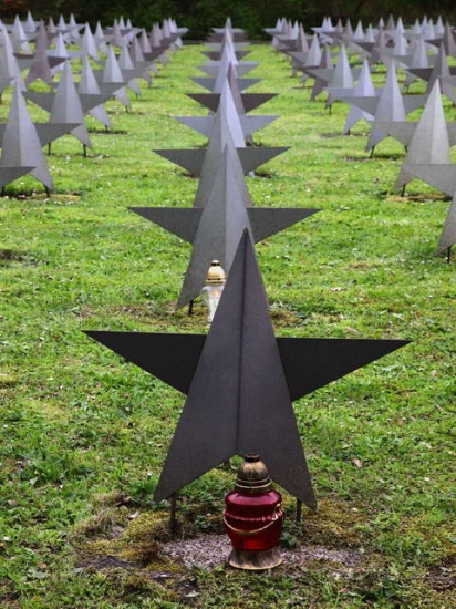 Uroczystości na cmentarzu żołnierzy radzieckich