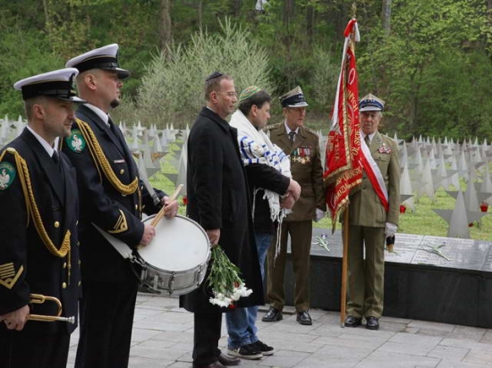Uroczystości na cmentarzu żołnierzy radzieckich