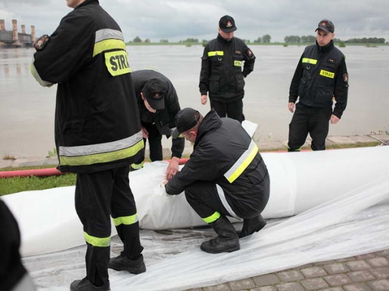 Przygotowania przed przyjściem fali - Tczew 24 maja 2010