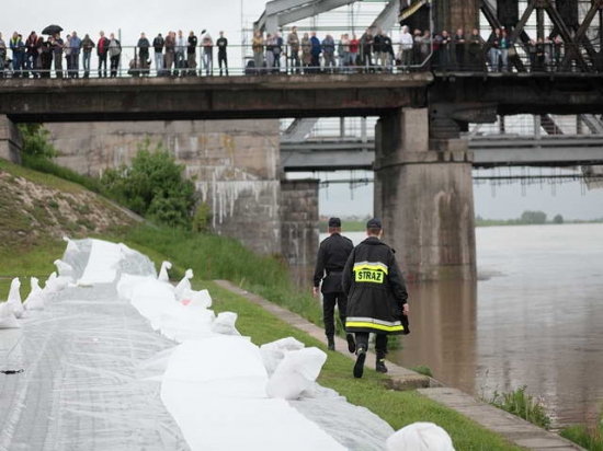 Przygotowania przed przyjściem fali - Tczew 24 maja 2010