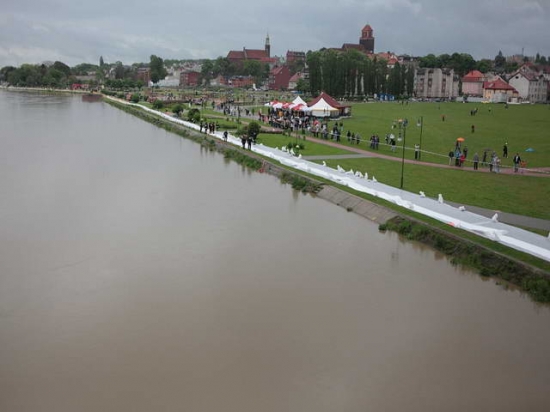 Przygotowania przed przyjściem fali - Tczew 24 maja 2010