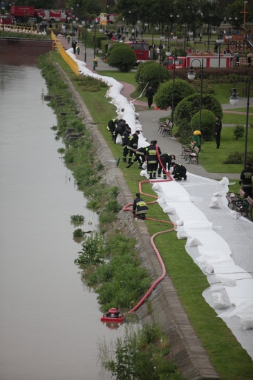 Przygotowania przed przyjściem fali - Tczew 24 maja 2010