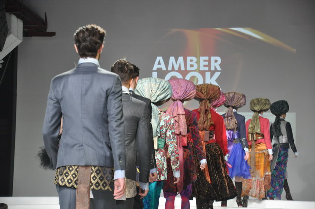 Gala Amber Look_118