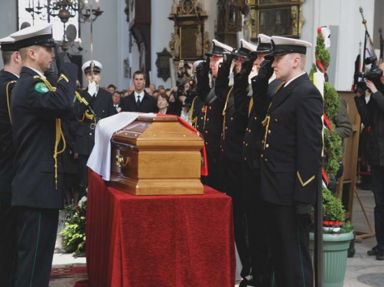 Przeniesienie trumny Macieja Płażyńskiego do Bazyliki Mariackiej