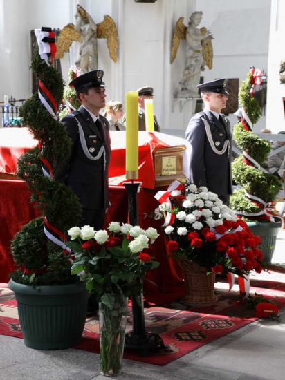 Czuwanie przy trumnie marszałka Płażyńskiego