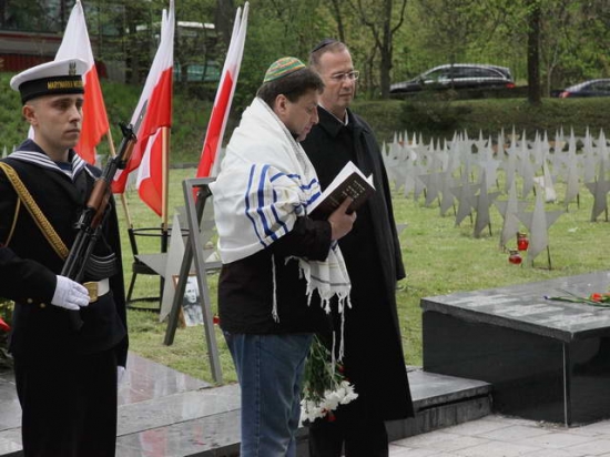 Uroczystości na cmentarzu żołnierzy radzieckich