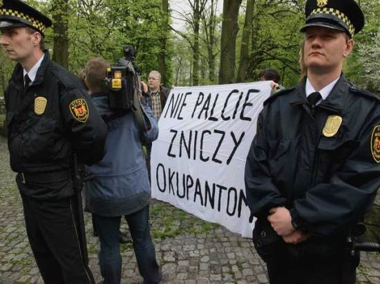 Uroczystości na cmentarzu żołnierzy radzieckich