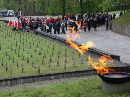 Uroczystości na cmentarzu żołnierzy radzieckich