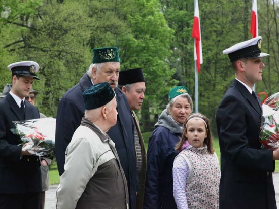 Uroczystości na cmentarzu żołnierzy radzieckich